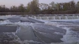 Видео: Плотину за 160 миллионов рублей прорвало под Волгоградом