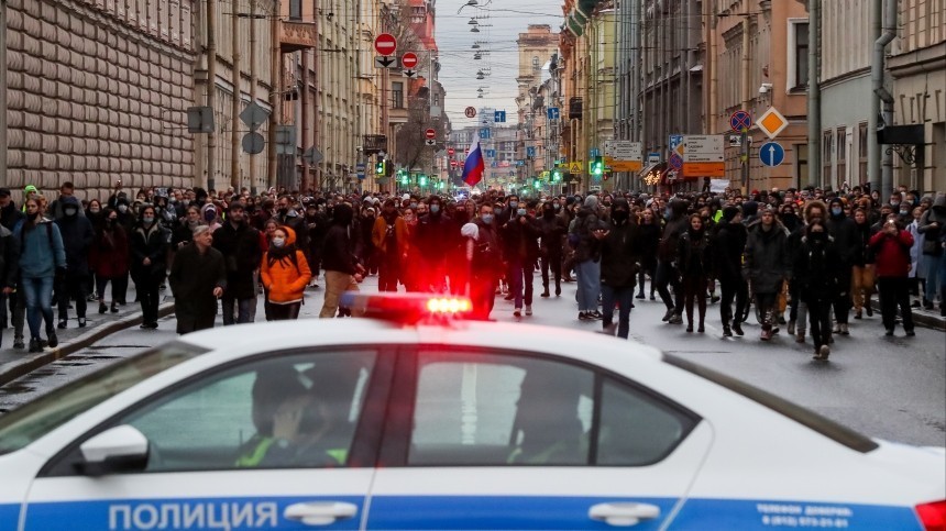 В Госдуме рассказали об иностранных центрах, готовящих незаконные акции в России