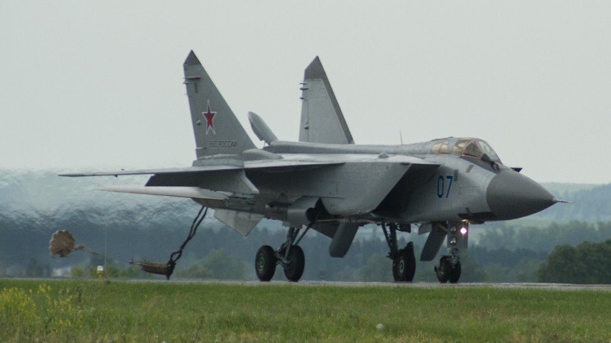 МиГ-31 сопроводил американский самолет-разведчик над Чукотским морем