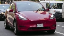 Tesla отказалась от продажи электромобилей за биткоины