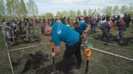 Отец и сын победили в конкурсе копщиков могил в Новосибирске