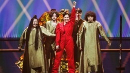 Встали и пошли! Manizha и группа поддержки выехали на полуфинал «Евровидения»