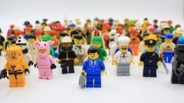 Границы толерантности: LEGO объявила о выходе на рынок ЛГБТ-набора