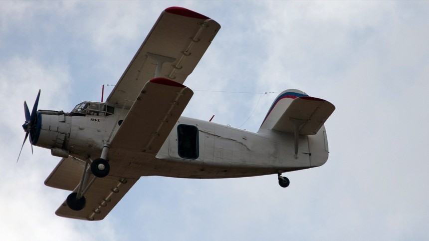 Самолет Ан-2 совершил жесткую посадку в Тюменской области
