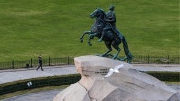 Петр болен: почему в Петербурге больше не получится фотографироваться с Медным всадником