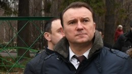 Главу района в Тверской области сбили с ног ударом в лицо и положили сверху две розы