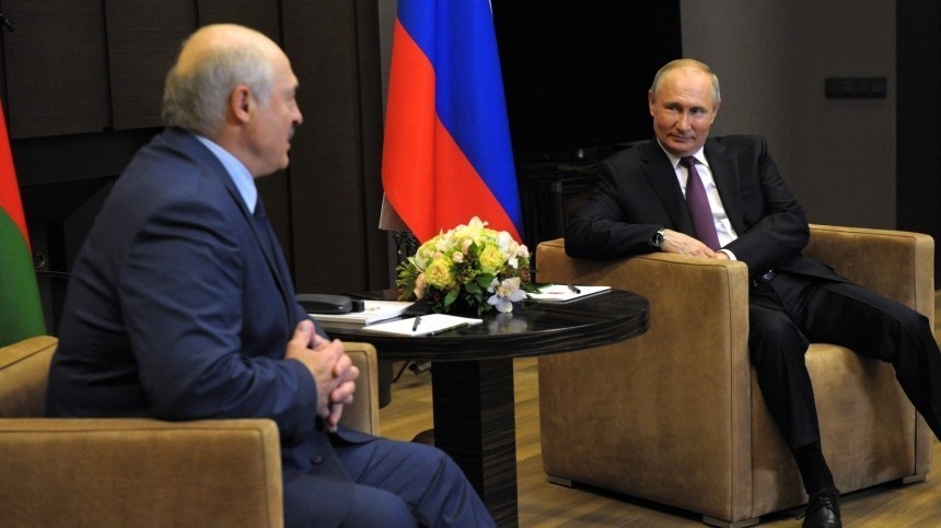 Лукашенко рассказал о содержимом черного чемоданчика для Путина