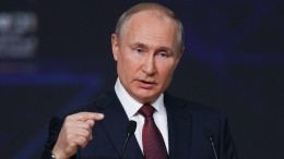 Кормить не будем: Путин на ПМЭФ ответил на претензии Зеленского про транзит газа