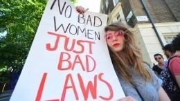 Видео: толпа берлинских проституток вышла на марш против безработицы