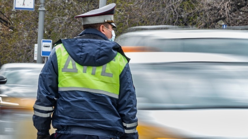 В Госдуме нашли способ заставить сотрудников ГИБДД перестать брать взятки