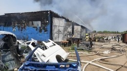 Один человек пострадал при пожаре в хабаровском автосервисе — видео