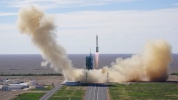 Китай успешно запустил пилотируемый корабль «Шэньчжоу-12» с тремя космонавтами