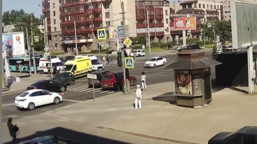 Семь человек пострадали при столкновении автобуса и маршрутки в Петербурге Семь человек пострадали при столкновении автобуса и маршрутки в Петербурге