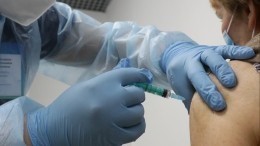 Уговоры кончились! В РФ борются с игнорирующими безопасные вакцины от COVID антипрививочниками