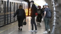 Застрял состав: на синей ветке метро Петербурга произошел сбой