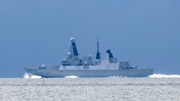 На прицеле: первые кадры выдворения из РФ эсминца Великобритании в Черном море
