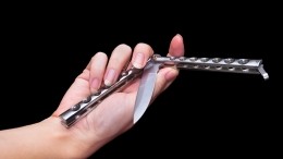 Нож в сердце: Момент убийства девушкой подростка в Братске попал на видео (18+)