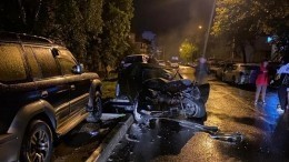 Четыре авто, фонарный столб и балкон пострадали в результате ДТП на Сахалине