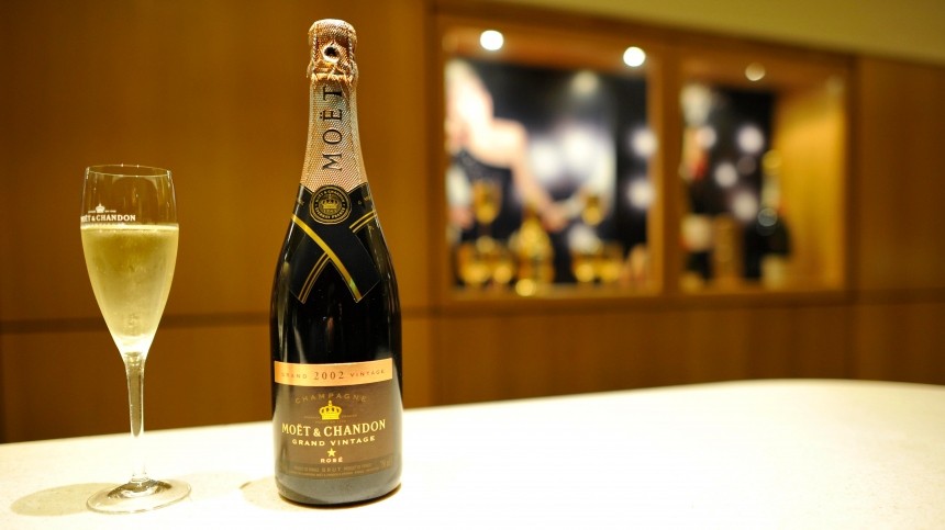 Почему приостановлены поставки шампанского Moet Hennessy в Россию