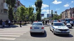 Видео задержания подозреваемого в захвате заложников в банке в Тюмени силовиками