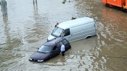 Улицы села в Дагестане превратились в реки грязи из-за наводнения