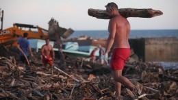 Почему туристы взялись за уборку Черноморских пляжей? — репортаж