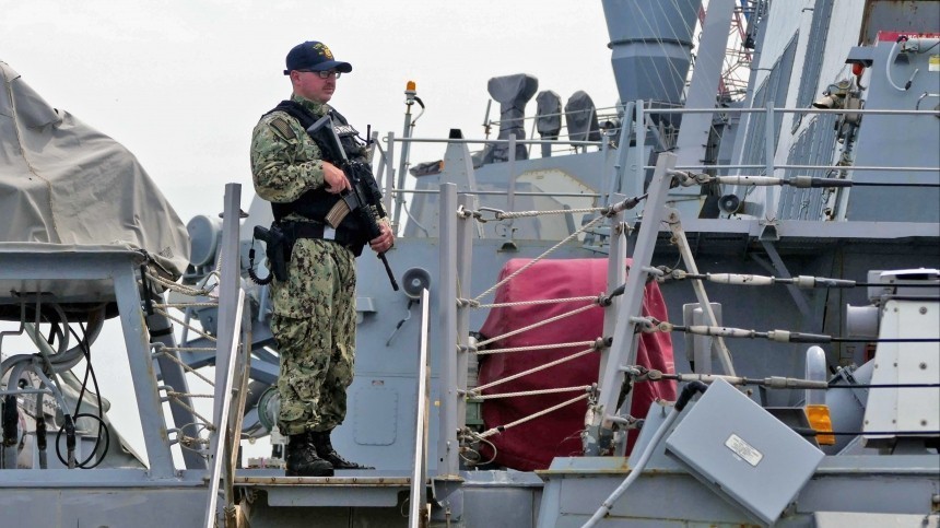 На Украине наградили капитана совершившего провокацию у берегов Крыма эсминца Defender