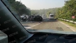 Видео: Грузовик протаранил несколько легковушек на дороге Севастополь — Ялта