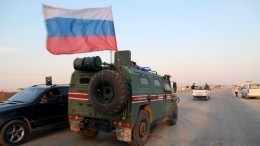 Российские военные патрулируют одну из основных трасс в Сирии