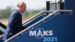 Путин осмотрел модель новейшего российского истребителя на МАКС-2021
