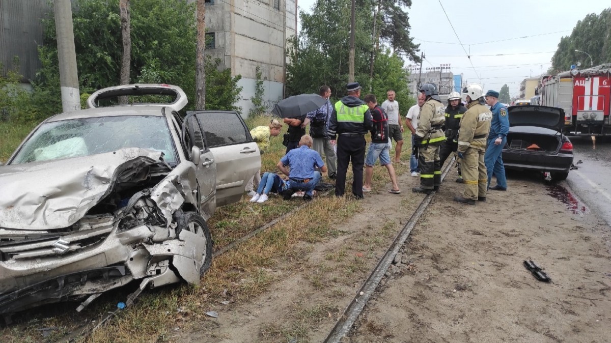 «Танцующая» автоледи устроила жесткое ДТП в Липецке. Пострадал ребенок —  видео