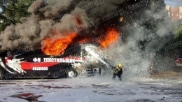 Видео: Перевозивший футбольную команду автобус загорелся во Владимире