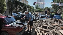 Зависли над пропастью: туристы в Сочи застряли на канатной дороге из-за ливней