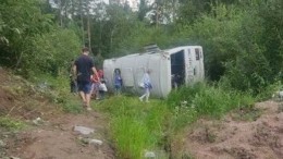 Автобус с 25 пассажирами перевернулся на перевале Пыхта в Бурятии
