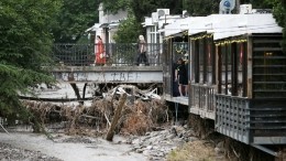 Ливень заблокировал трассу и затопил дома под Симферополем