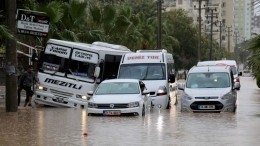 Совсем недавно горевшую Турцию затопили ливни