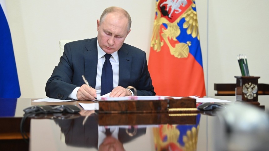 Путин подписал указ о награждении погибших при крушении Бе-200 орденом Мужества посмертно