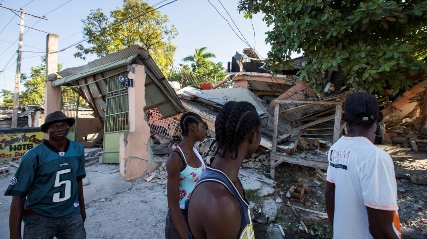 Число жертв землетрясения в Гаити превысило 700 человек