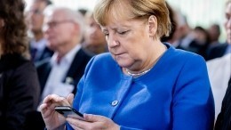У Меркель зазвонил телефон во время встречи с Путиным: «Байден или Зеленский?»
