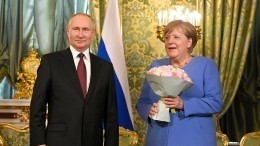 Буду скучать: Какими милыми знаками запомнились прощальные переговоры Путина и Меркель