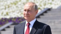 Владимир Путин принял участие в церемонии поднятия флага РФ на Поклонной горе