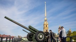 Празднование Дня Флага в Петербурге началось с выстрела пушки на Петропавловской крепости