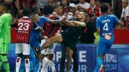 Матч чемпионата Франции прервали из-за драки футболистов с болельщиками