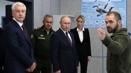 Путин посетил центр военно-патриотического воспитания «Авангард» в парке «Патриот»