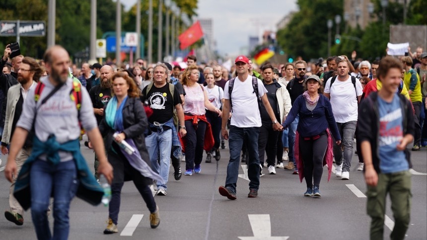 Выпуск сегодня европа. Европа забастовки 2023. Мирные демонстрации красивые фотографии в Европе.