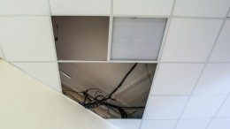 Потолок обрушился на учеников в гимназии в центре Петербурга