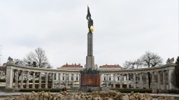 Матвиенко возложила цветы к Мемориалу советским воинам в Вене