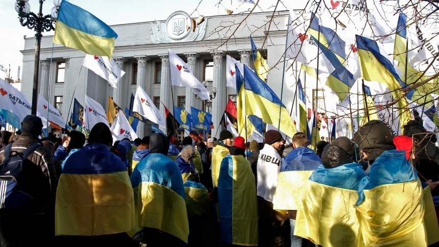 Тысячи сторонников «Оппозиционной платформы» митингуют у здания Верховной рады