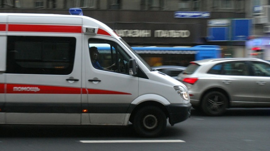 Подросток на иномарке сбил маму с пятилетним сыном на тротуаре в Москве