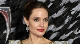 Джен Псаки обсудила с Анджелиной Джоли закон о насилии против женщин